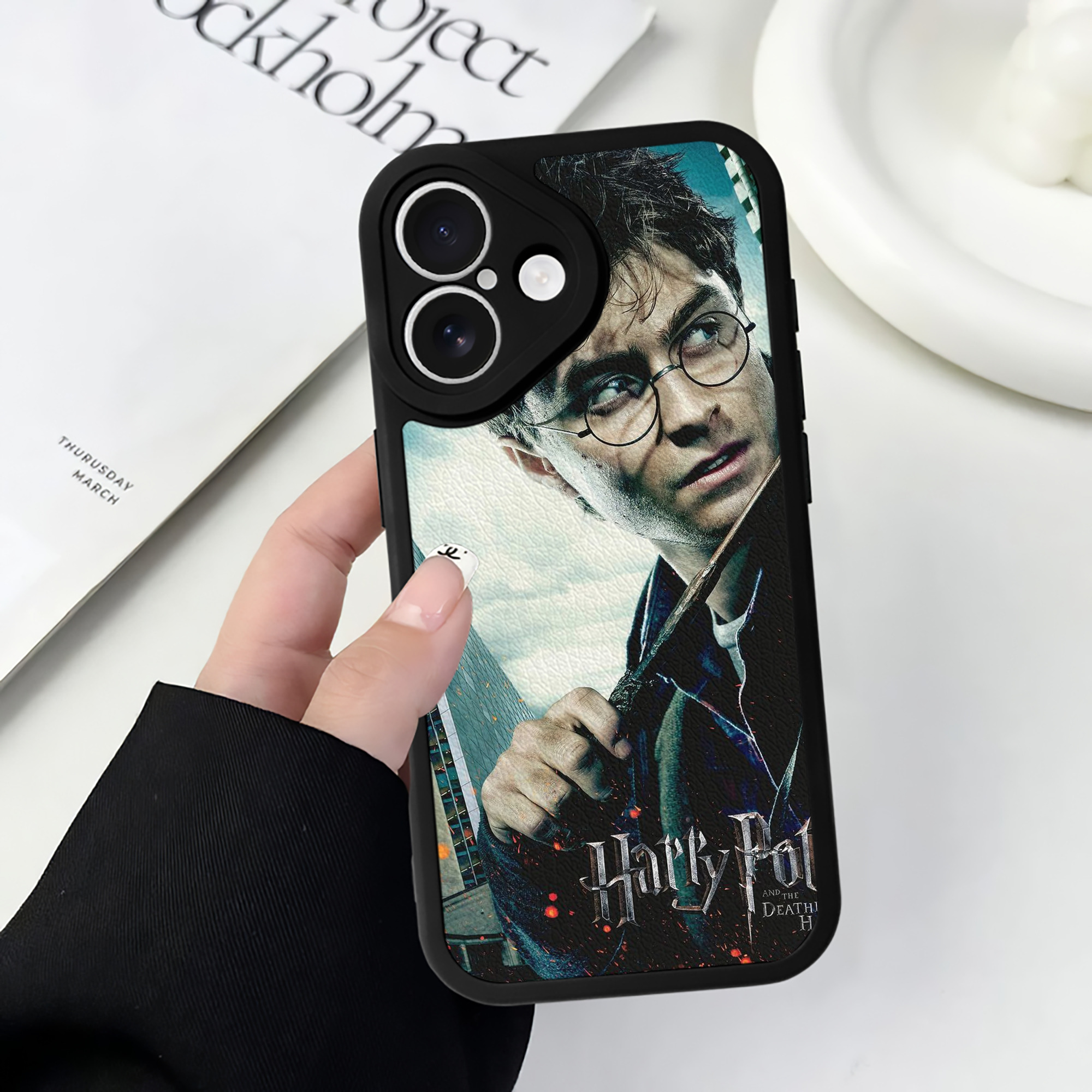 （画像用） Harry Potter ハリー・ポッターシリーズ 【iPhone 16シリーズ対応】シリコンスマホケース（レザー調） 材質：シリコン